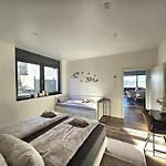 Appartement Mit Grosser Terrasse Und Stadtview