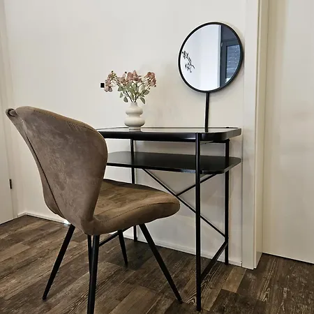 アパート Mit Grosser Terrasse Und Stadtview *