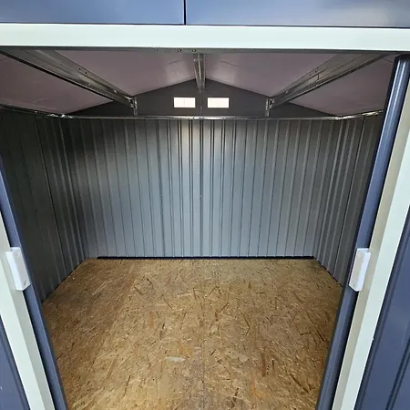 Mit Grosser Terrasse Und Stadtview