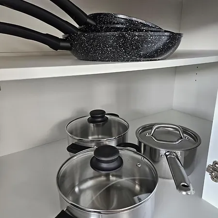 アパート Mit Grosser Terrasse Und Stadtview