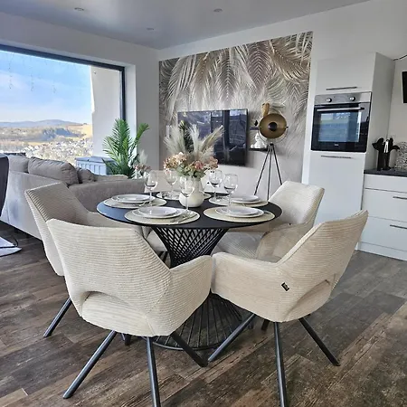 Mit Grosser Terrasse Und Stadtview شقة