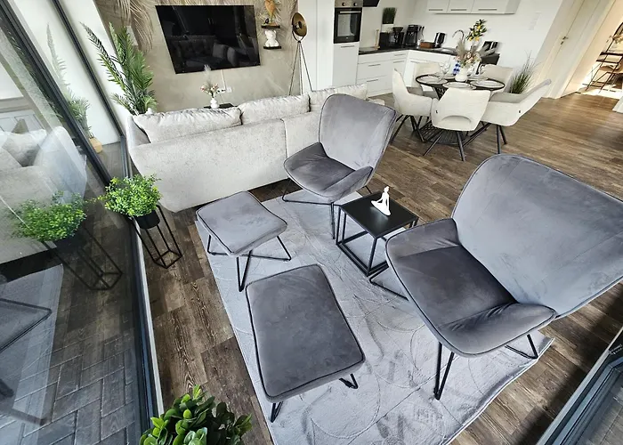 Mit Grosser Terrasse Und Stadtview شقة باد برلبورغ