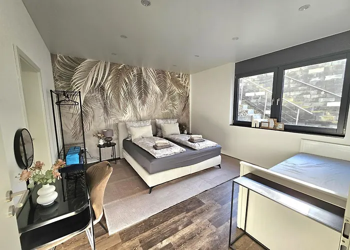 Mit Grosser Terrasse Und Stadtview