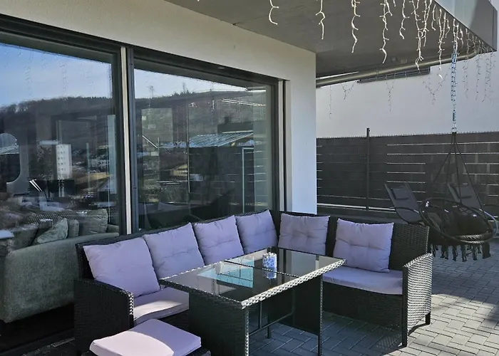 Mit Grosser Terrasse Und Stadtview