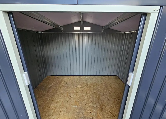 Mit Grosser Terrasse Und Stadtview