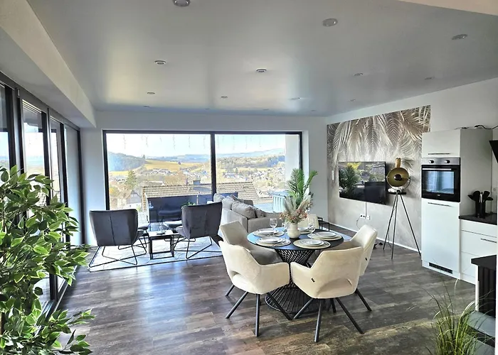 Mit Grosser Terrasse Und Stadtview